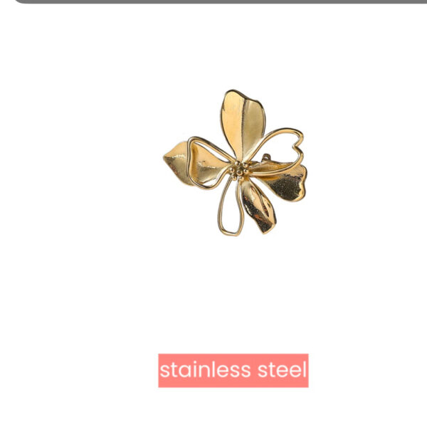 Go Dutch Label Flower Brooche