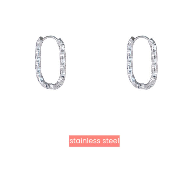 Go Dutch Label Earring Twisted Oval Hoop