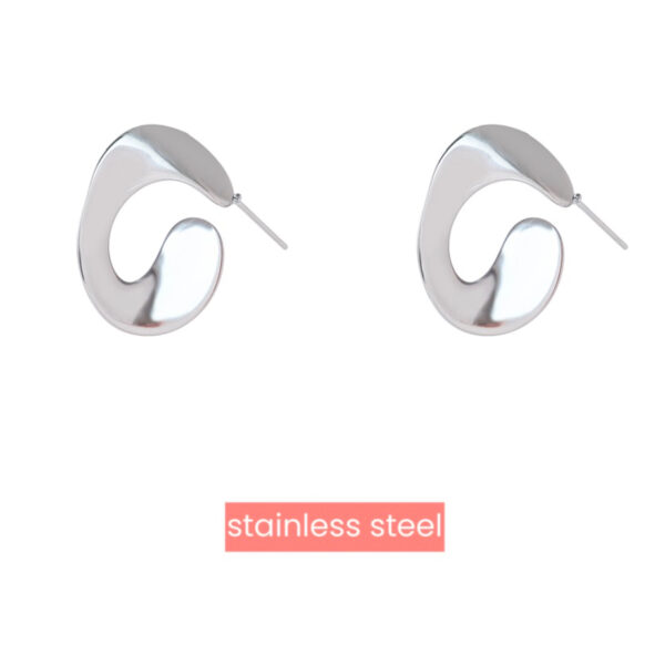 Go Dutch Label Earring Stud with a Twist
